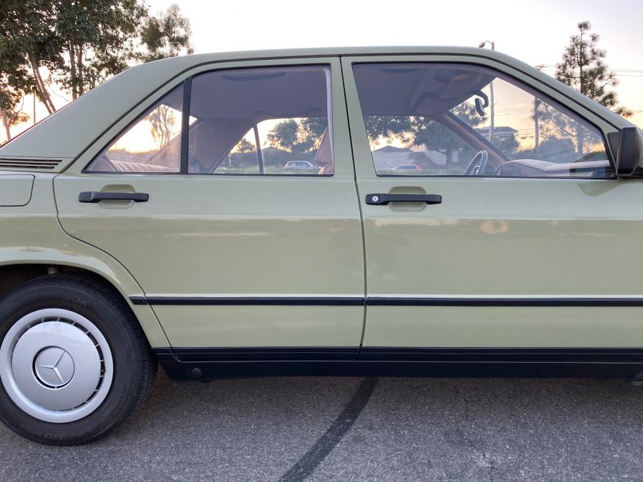 Детали экстерьера Mercedes-Benz 190 D (W124) 1984 года  (NA) (фото 40 из 240)